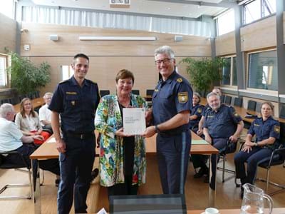 Sicherheitsgespräch2025 Stellten den aktuellen Sicherheitsbericht für den Landkreis Weilheim-Schongau vor: Landrätin Andrea Jochner-Weiß, Polizeipräsident Frank Hellwig (re) und sein Stellvertreter Michael Siefener mit hochrangigen Vertretern von Polizei und Landratsamt