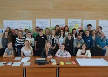 Schul-Medienscouts der weiterführenden Schulen und deren Betreuungslehrkräfte in Weilheim-Schongau beim letzten Austauschtreffen im Gesundheitsamt