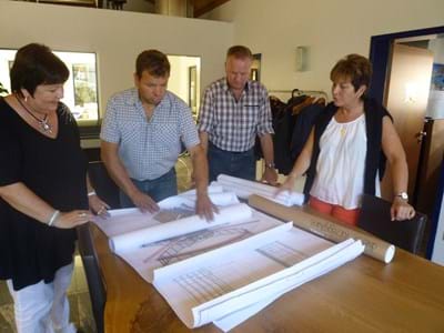 Firmenbesuch Mayr GmbH Landrätin Andrea Jochner-Weiß und Bürgermeister Peter Erhard bei der Mayr GmbH.