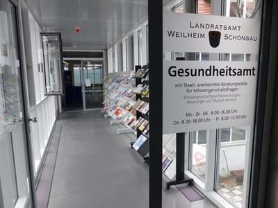 Weilheim E11 Eingang Landratsamt Gebäude Eisenkramergasse 11