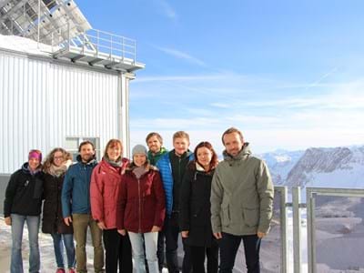 Klimagipfel Oberland Dr. Inga Beck (Öffentlichkeitsarbeit, Umweltforschungsstation Schneefernerhaus)
Veronika Halmbacher (Klimaschutzmanagerin, Landkreis Miesbach)
Andreas Süß (Klimaschutzbeauftragter, Landkreis Bad Tölz-Wolfratshausen)
Ellen Esser (Energiewende Oberland, Penzberg)
Eva Kiel (Klimaschutzmanagerin, Stadt Wolfratshausen)
Florian Diepold-Erl (Klimaschutzmanager, Landkreis Garmisch-Partenkirchen)
Patrick Fierhauser (Klimaschutzmanager & Leiter Umweltbehörde, Stadt Murnau)
Judith Dangel (Regionalmanagerin, Landkreis Weilheim-Schongau)
Patrick Jähnichen (Klimaschutzmanager, Stadt Penzberg)