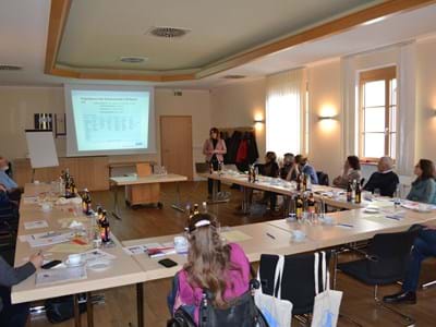 Tagung der gemeindlichen Behindertenbeauftragten des Landkreises in Eberfing Vortragende Jana Krämer, Kreisgeschäftsführerin VdK Bayern e.V. Kreisgeschäftsstelle Oberland
