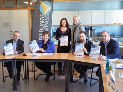 Digitaler Ausbildungskompass Robert Ernst, Landrätin Andrea Jochner-Weiß, Judith Dangel, Monika Uhl, Roland Streim, Gerhard Eder