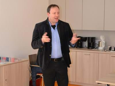 Hohenpeißenbergs Bürgermeister Thomas Dorsch bei seiner Begrüßung Hohenpeißenbergs Bürgermeister Thomas Dorsch bei seiner Begrüßung