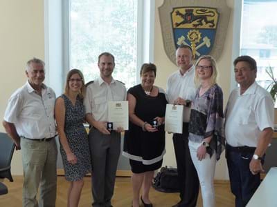 BRK Ehrung BGM Steigenberger, Ehepaar Bieringer, Landrätin Andrea Jochner-Weiß, Ehepaar Sägmüller, BGM Schmuck