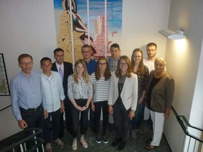 Auszubildendenjahrgang 2018 v.l. Xaver Kastl (Ausbildungsbeauftragter), Andreas Behringer, Dominik Schlosser, Jana Holze, Christian Weinzierl, Eva Schamper, Christoph Weiß, Stefanie Schwei-ger, Beate Schmölz, Patrick Hoffmann und Regina Bartusch (zweite Stellvertreterin der Landrätin).