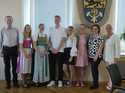Ausbildungsbeginn im Landratsamt in Weilheim Die dritte stellv. Landrätin Regina Bartusch empfing die