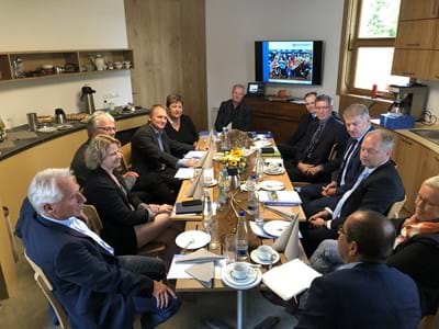 Besuch der Landrätin in Herzogsägmühle Landrätin Andrea Jochner-Weiß und die verscheidenen Gesprächspartner