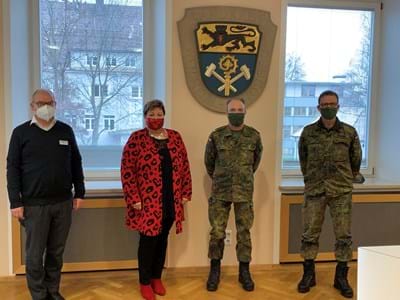 Hoher Besuch im Landratsamt Weilheim-Schongau von links: Dr. Stefan Günther, Leiter Gesundheitsamt Weilheim, Landrätin Andrea Jochner-Weiß, General Mosmann und Oberstleutnant Richter, Kommandeur der Werdenfelskaserne Murnau.