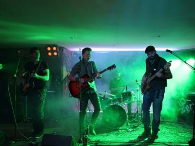 hAMMERsound - Bandcontest 2018 Impressionen vom Bandcontest 2018: Roadstring Army beim Auftritt im JuZe Peißenberg