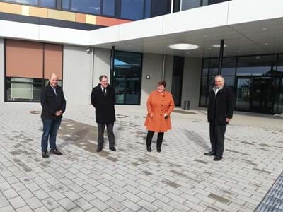 Besuch MdL Harald Kühn in der Berufsschule Weilheim Florian Steinbach (Liegenschaftsverwaltung), Kreiskämmerer Norbert Merk, Landrätin Andrea Jochner-Weiß, MdL Harald Kühn