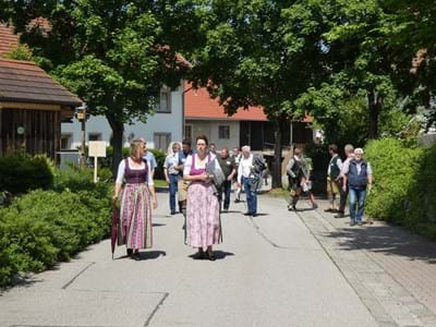 Wettgbewerb unser Dorf -Bewertungskommission Bewertungskommission unterwegs