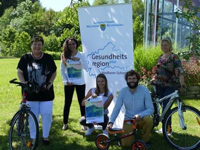 Stadtradeln Lnadrätin Andrea Jochner-Weiß und Vertreter der Gesundheitsregion plus und der Kreisentwicklung beim Pressetermin Staadtradeln 2022