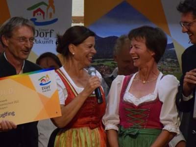 Unser Dorf hat Zukunft Vertreter der Gemeinde Huglfing bei der Siegerehrung
