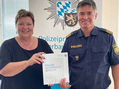 Sicherheitsgespräch im Landratsamt Landrätin Andrea Jochner-Weiß und Polizeipräsident Manfred Hauser