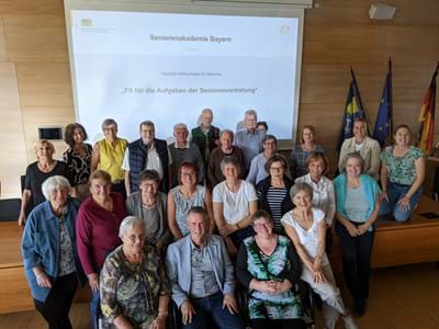 Seniorenvertreter Zufrieden mit dem Austausch: Einige der Seniorenvertreter beim Treffen der Seniorenakademie (Mitte vorne Alfred Riermeier, ganz rechts Lisa Merlonetti)