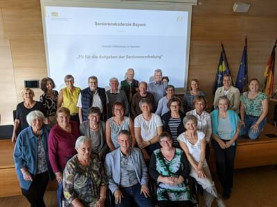 Zufrieden mit dem Austausch: Einige der Seniorenvertreter beim Treffen der Seniorenakademie (Mitte vorne Alfred Riermeier, ganz rechts Lisa Merlonetti)