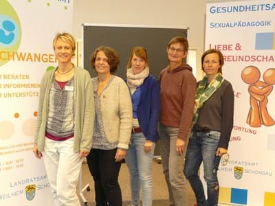 Schwangerschaftsberatung Die engagierten Mitarbeiterinnen der Beratungsstelle bei dem Pressetermin (v.li.): Christina Huber, Susanne Nabholz, Nina Rexer, Magdalena Graml und Anika Schmidt