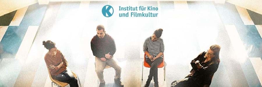 Film St. III Film-Heft von Michael M. Kleinschmidt
Menschen sitzen im Kreis