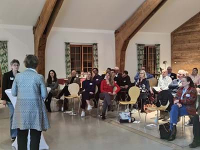 Kamingespraech (1) Immer eine gute Plattform für Netzwerk und Austausch von Unternehmern und Selbst-ständigen: die Kamingespräche auf Gut Schörghof