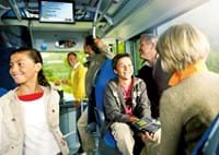 Im Bus mit Bildschirmanzeige