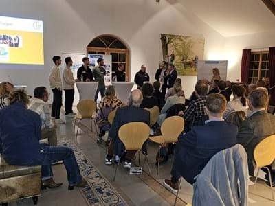 Kamingespraech Auch das 7. Kamingespräch zog viele interessierte Unternehmerinnen und Unternehmer an: Das hochaktuelle Thema Resilienz sorgte für lebhafte Gespräche