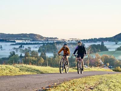 Stadtradeln 2025 (1) Stadtradeln muss nicht nur in der Stadt sein: Der diesjährige Wettbewerb war wieder ein
voller Erfolg – mit viel Freude, für das Klima und für die Gesundheit.