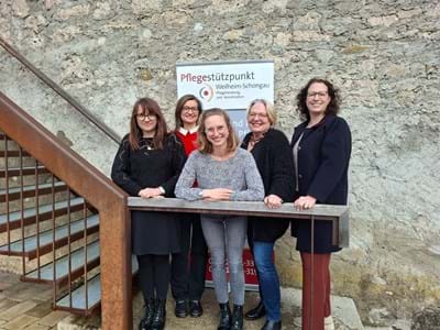 Helfen bei jedem Thema rund um Pflege: die Kolleginnen vom Pflegestützpunkt (v li.): Susanne Gühring, Ioanna Bez, Lisa Resch, Ursula Lagutin und Stephanie Hör (Fachbereichsleitung).