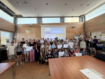 Eine engagierte Truppe: Auch beim Schulradeln 2026 wurden wieder hohe Kilometerleistungen erzielt. Drei Schulteams wurden im Landratsamt Weilheim vom Landrat prämiert
